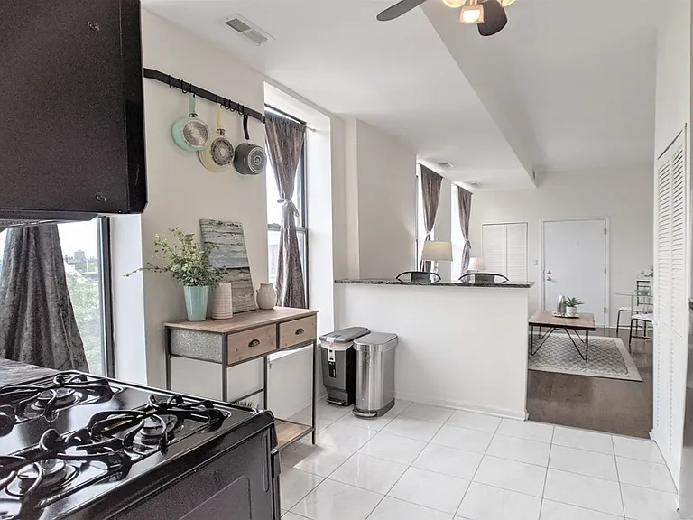 950 W Concord Pl — Photo 3