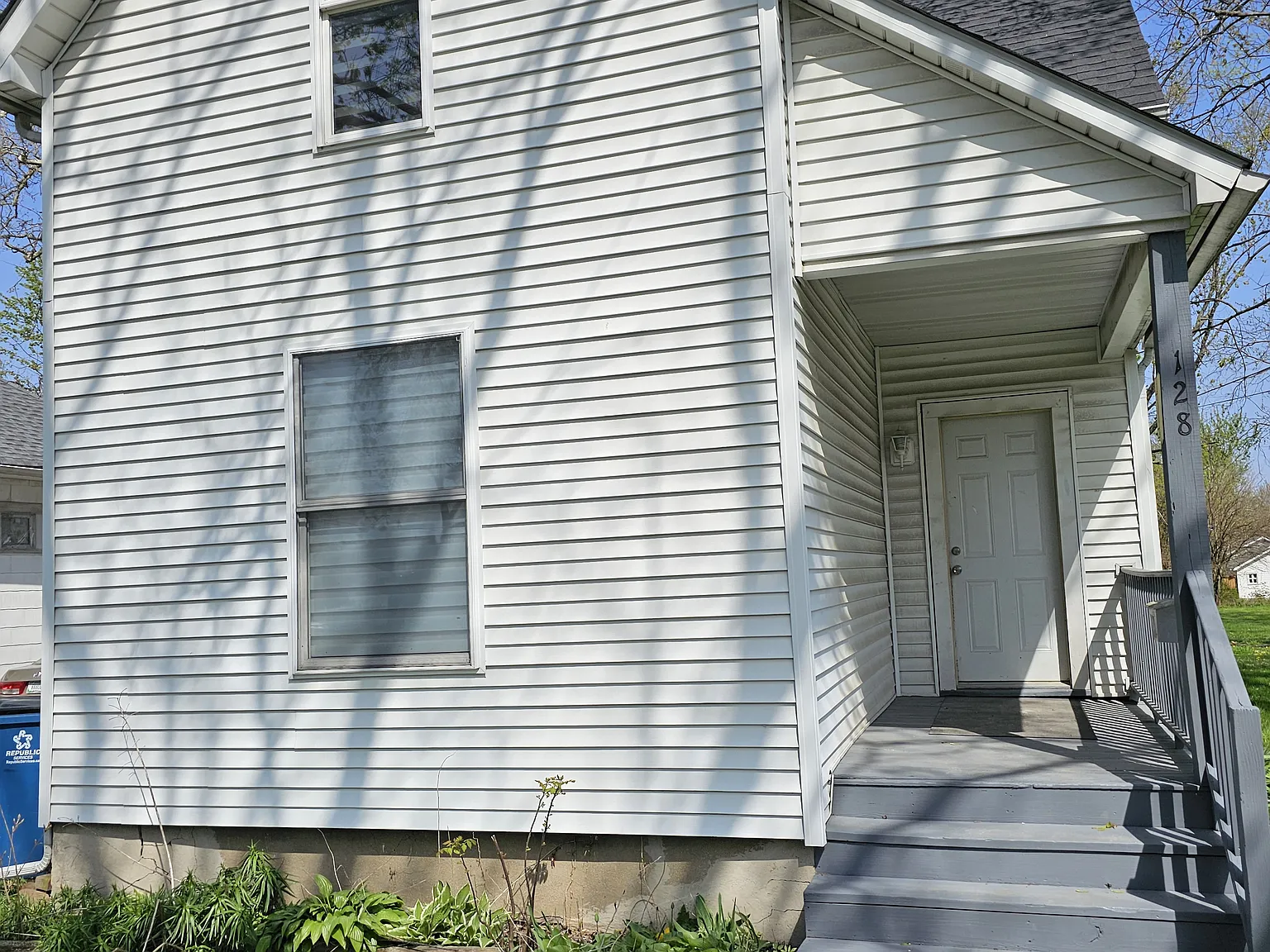 4 bed, 1.5 bath, 1480 sqft, $2,300 — Photo 1