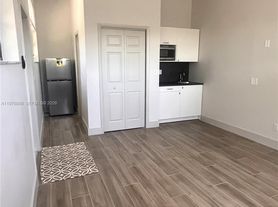 7760 SW 20th St, Miami, FL