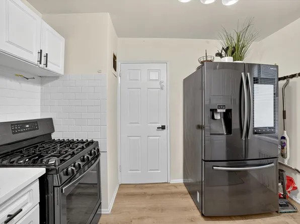 6495 Broadway image 22 of 32