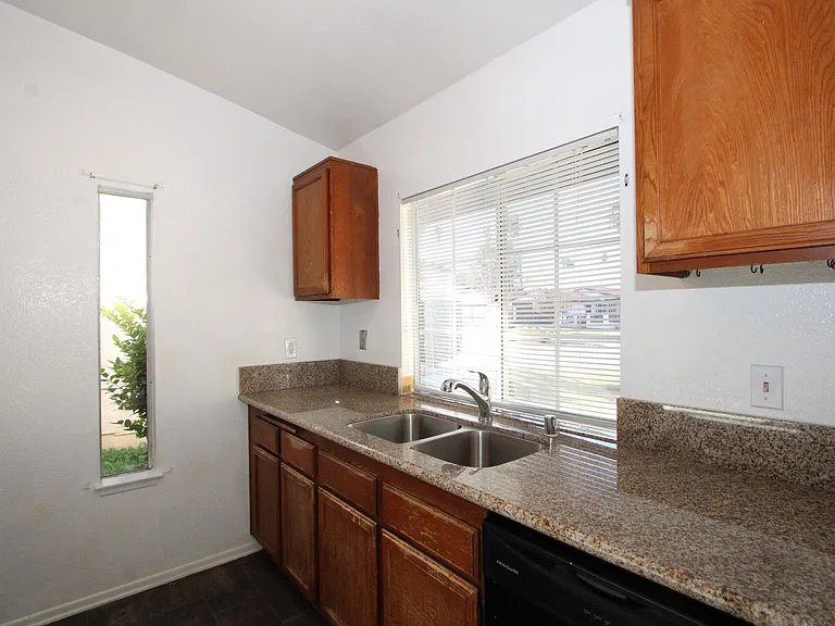 836 Cisco St — Photo 7