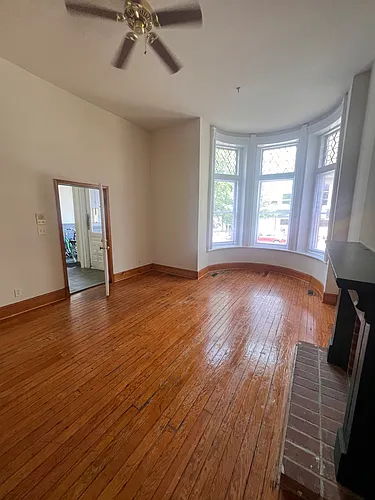 909 W Grace St Photo 1