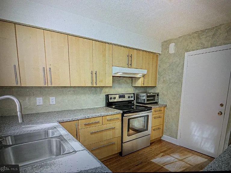 526 Williams Rd — Photo 13