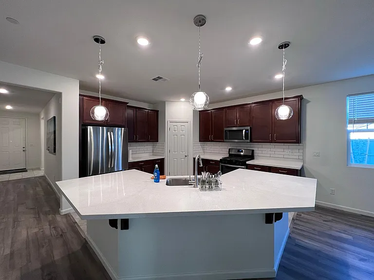1400 Van Zee Dr — Photo 32