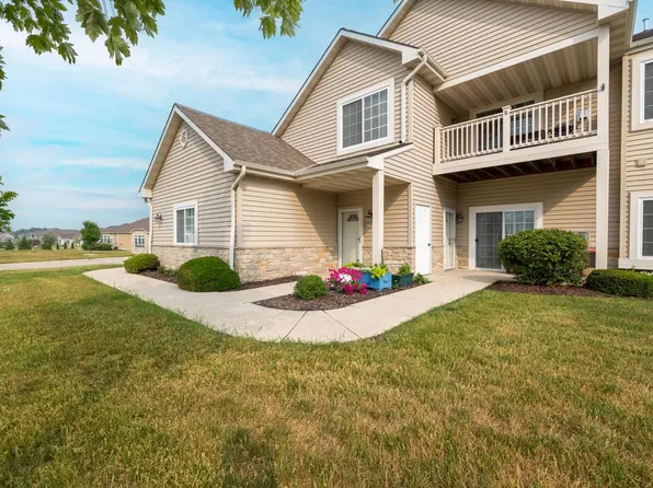 21790 North Weather Edge CIRCLE #A, Lannon, WI 53046