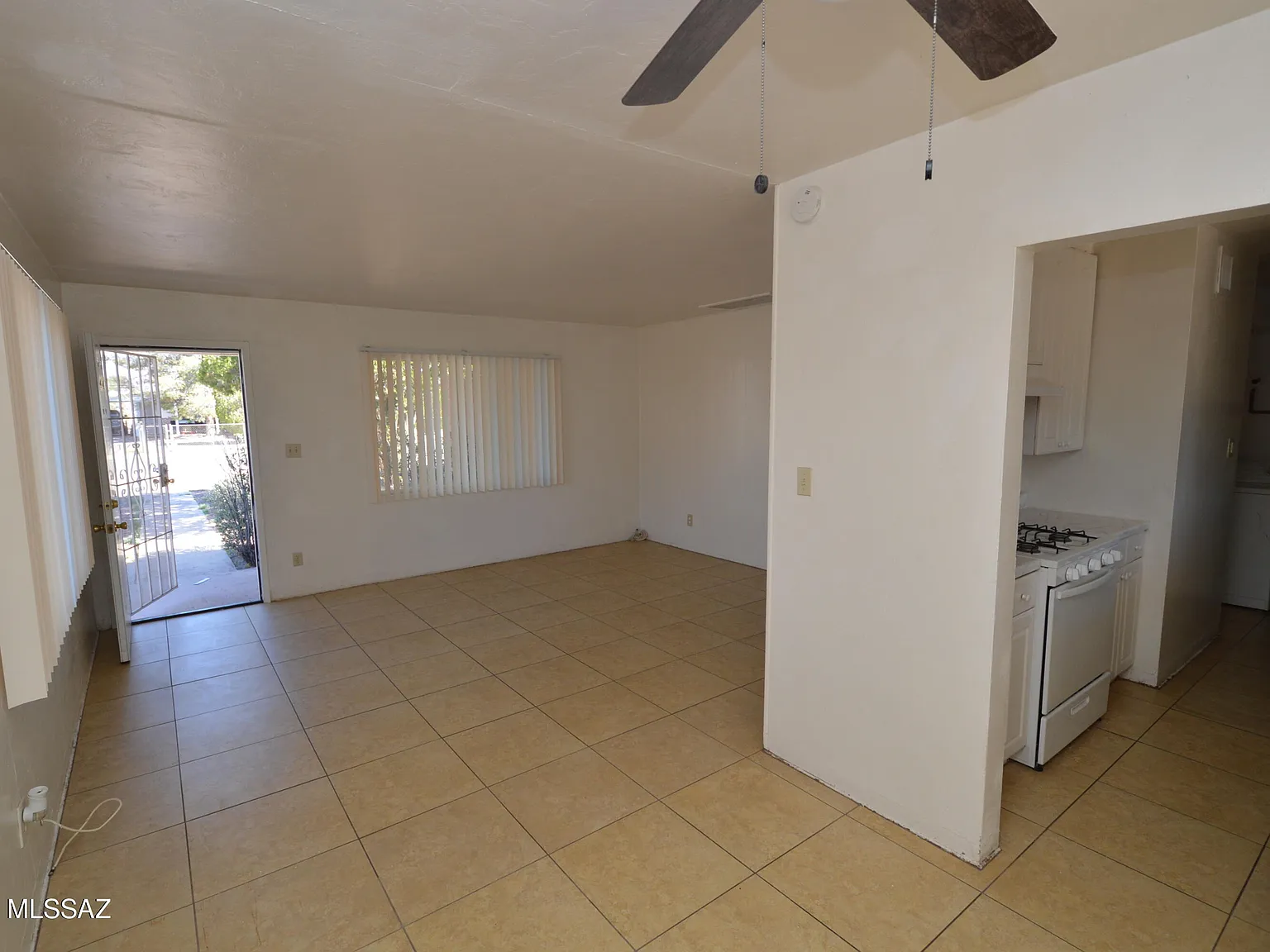 3 bed, 1.0 bath, 980 sqft, $1,395 — Photo 3