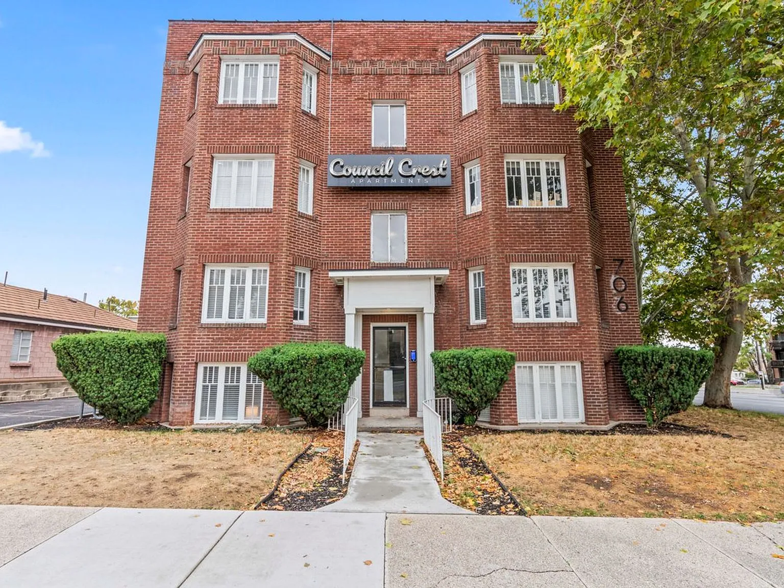 Council Crest Apartments — Photo 1