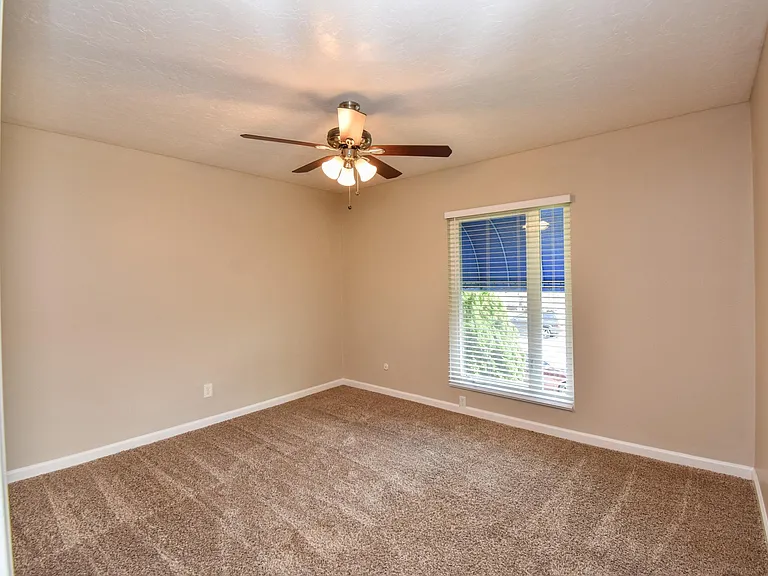 Megan Court Apartments — Photo 39