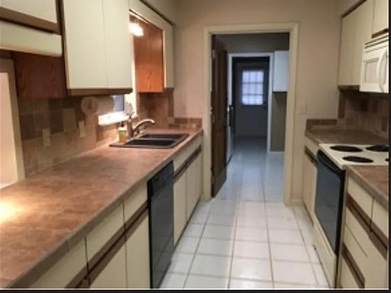 328 Live Oak Rd — Photo 10