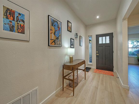 3rd image of 8406 Los Ranchos Dr