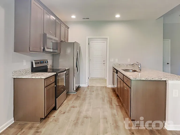 831 Ellyson Dr — Photo 6