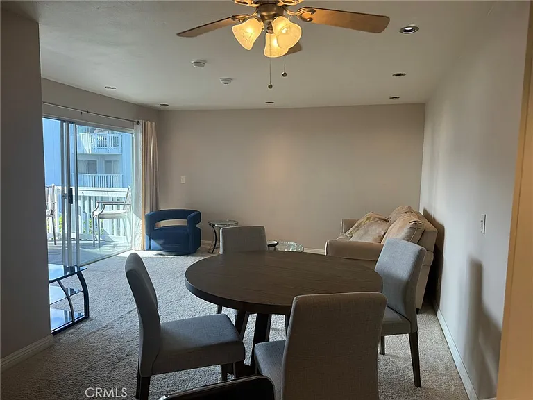 650 The Vlg #210 — Photo 12