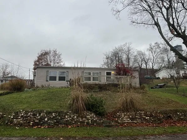 100 Ash St, New Straitsville, OH 43766