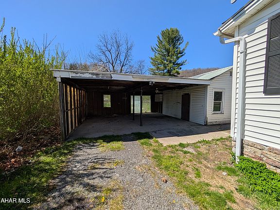 5th image of 2057 Everett Rd