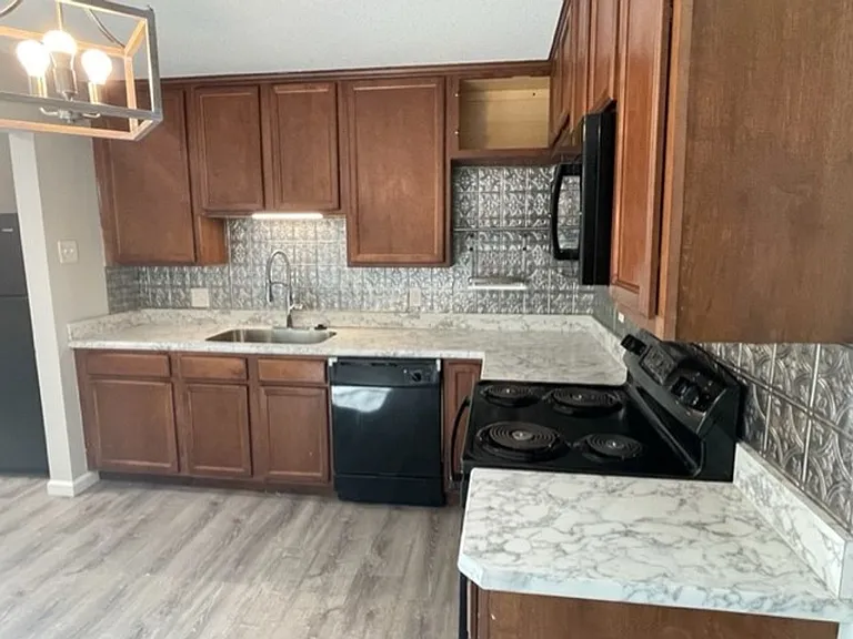 2804 Cedar Park Blvd — Photo 19