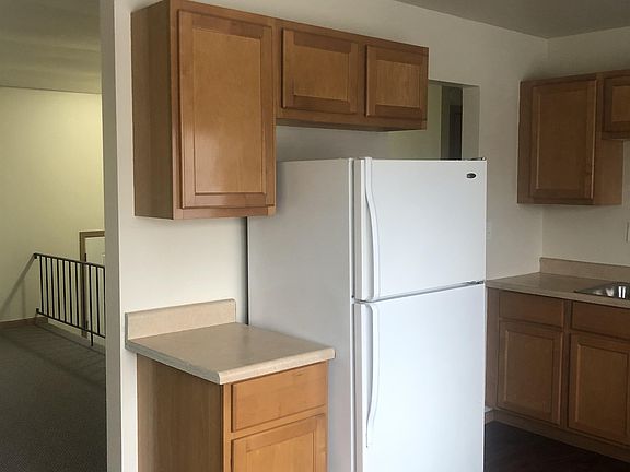 2nd image of 914 Southmoor Ln