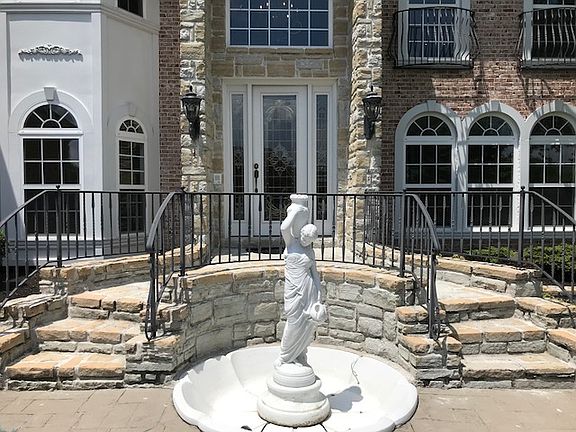  GRAND Inviting Entrance