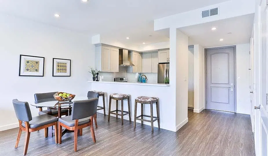 2 bed, 2.5 bath, 1311 sqft, $4,095 — Photo 2