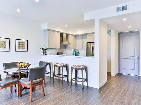 2nd image of 4354 Teesdale Ave APT 404