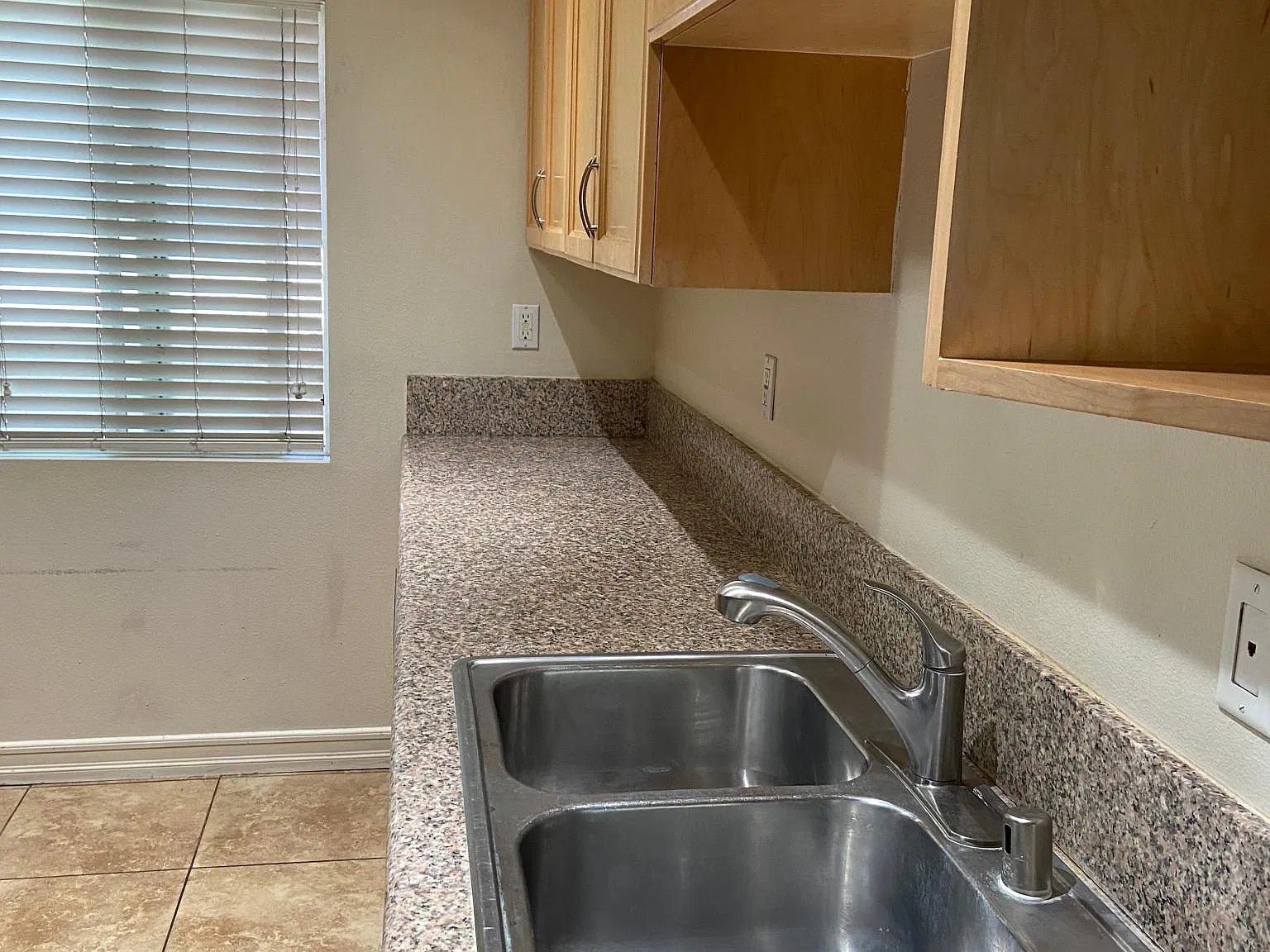 2410 N Naomi St — Photo 1