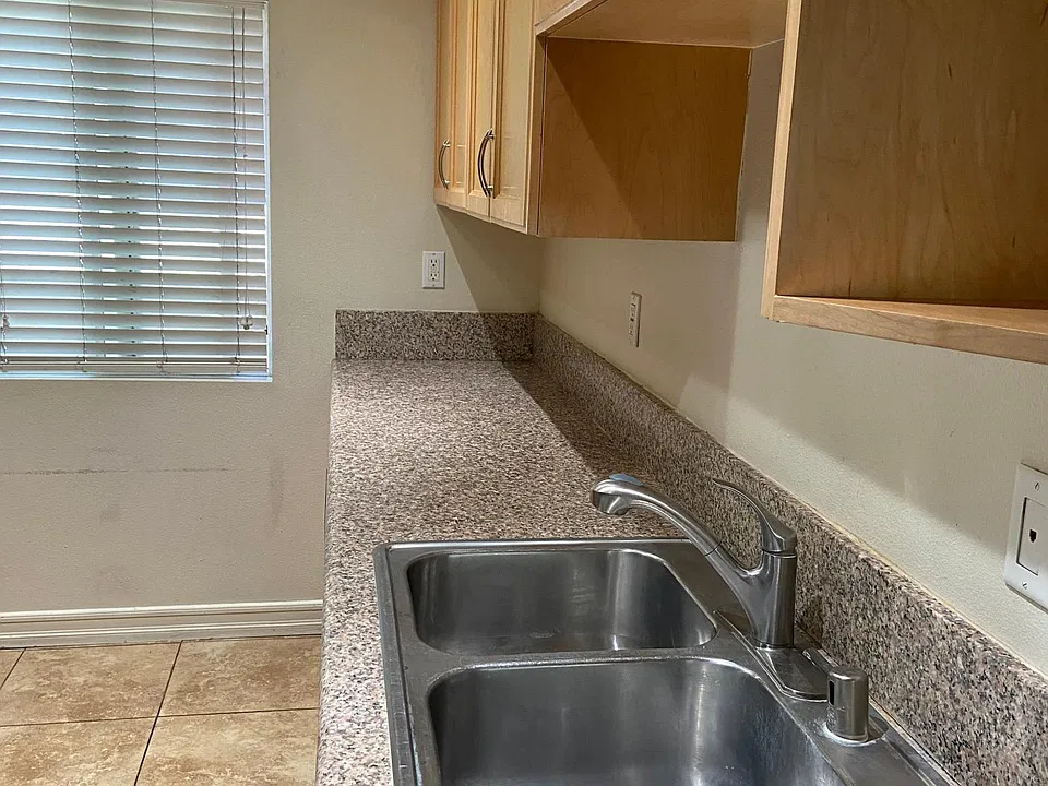 2410 N Naomi St #114