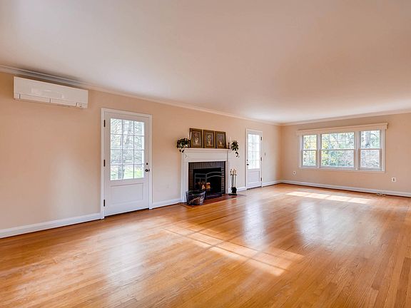 LR w/wood burning FP