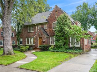 1113 Bedford Rd, Grosse Pointe Park, MI 48230