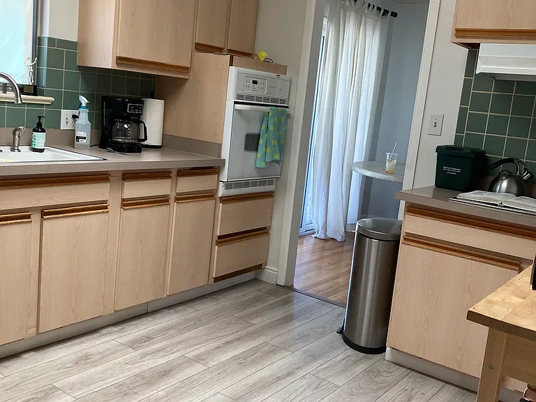 Good-sized kitchen w/skylight