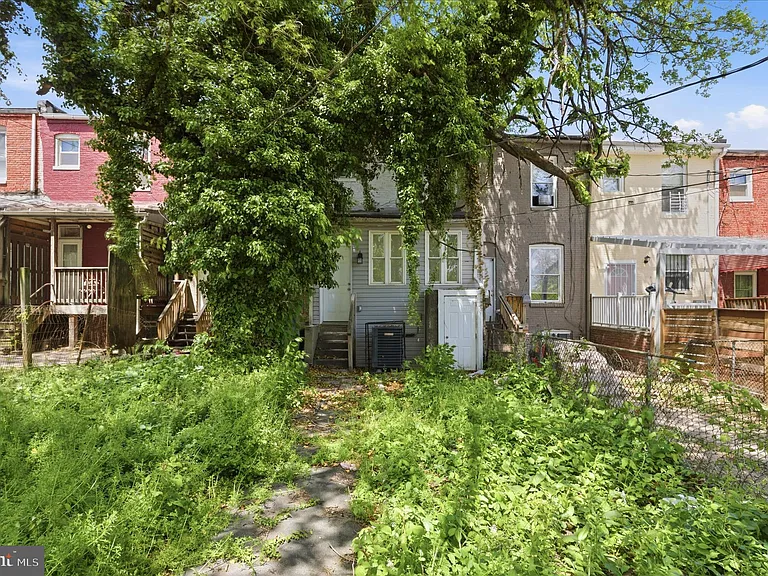 2567 W Baltimore St — Photo 14