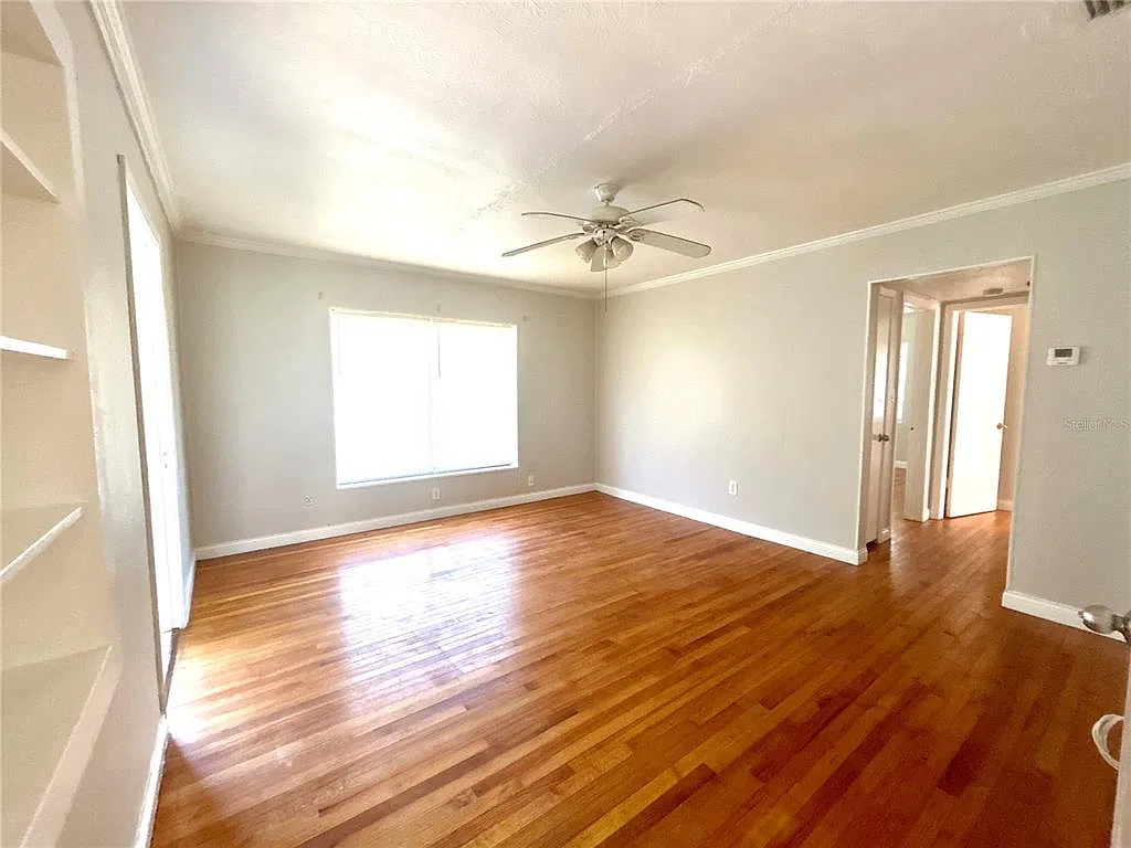 3 bed, 1.0 bath, 994 sqft, $1,750 — Photo 3