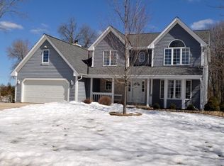 W142N6312 Mill Ridge Dr, Menomonee Falls, WI 53051