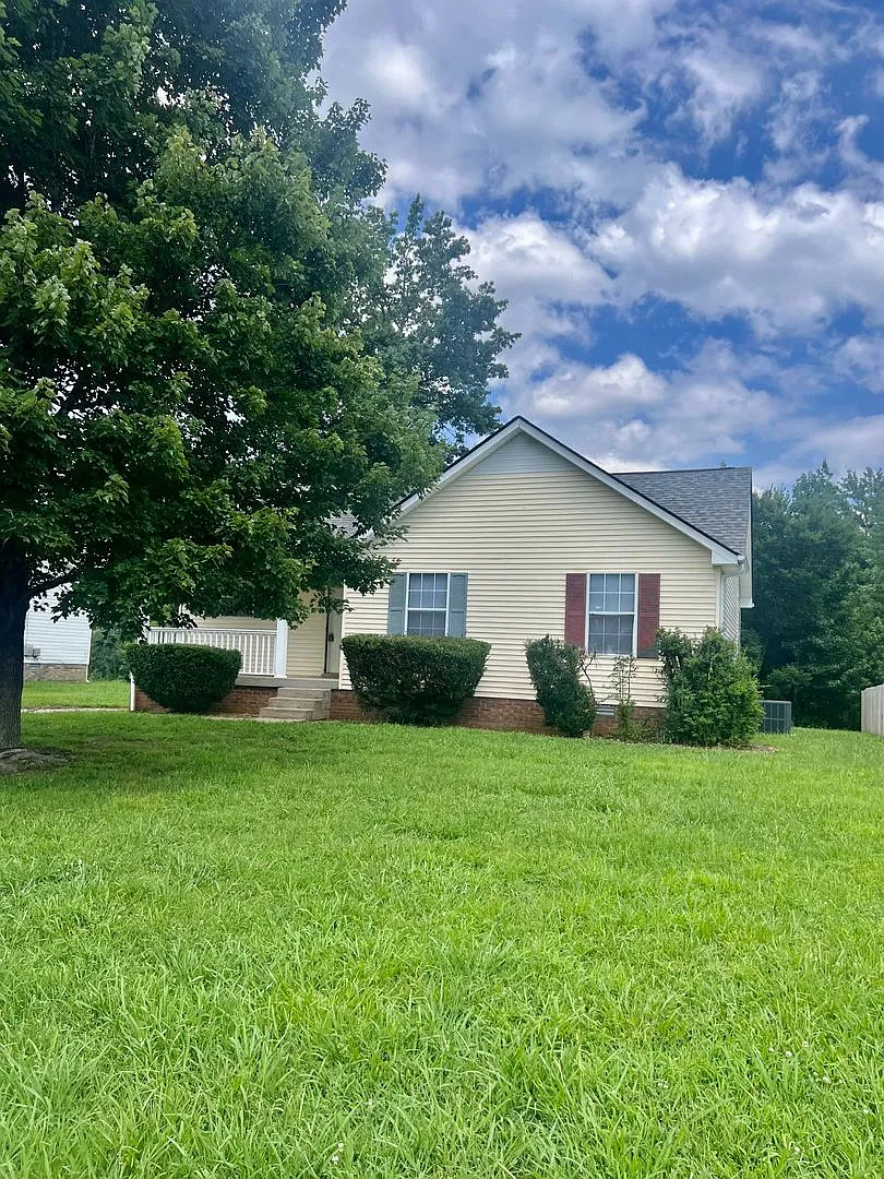 3 Bedroom Home Available in Woodlawn! — Photo 1