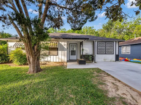 1901 Texoma St, Baytown, TX 77520