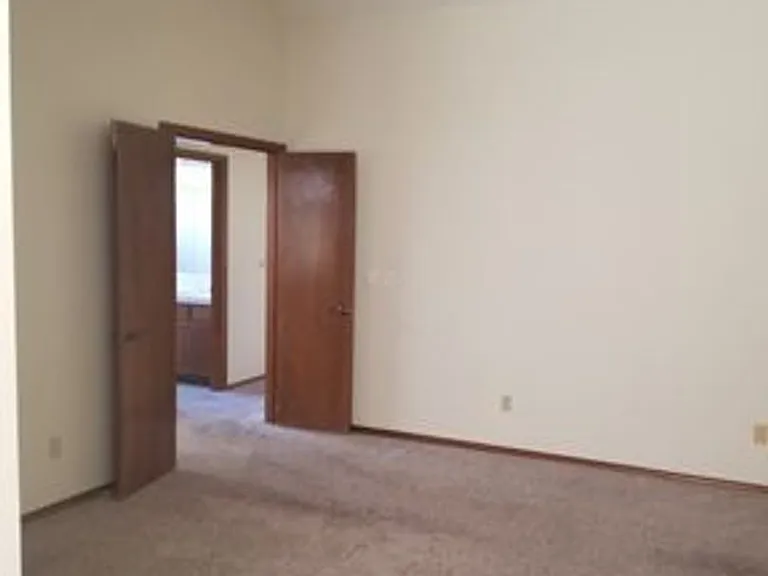 11825 NW Vaughan Ct — Photo 7