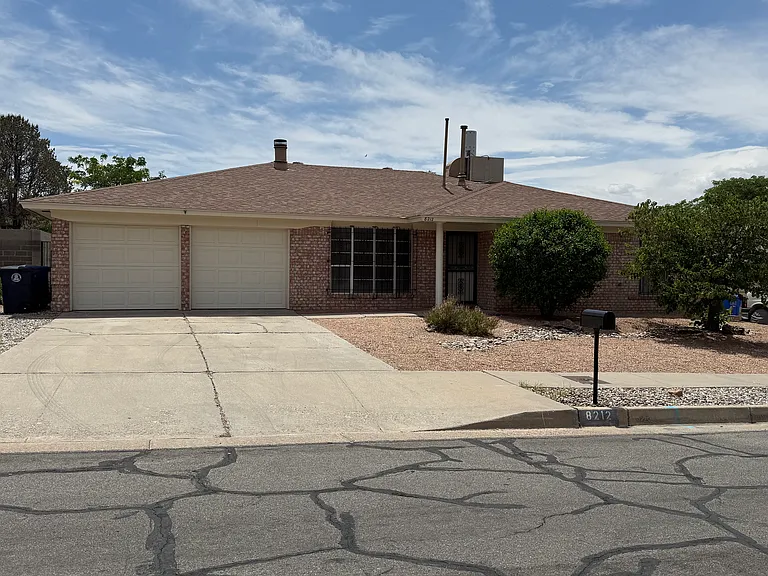 8212 Ruidoso Rd NE — Photo 1