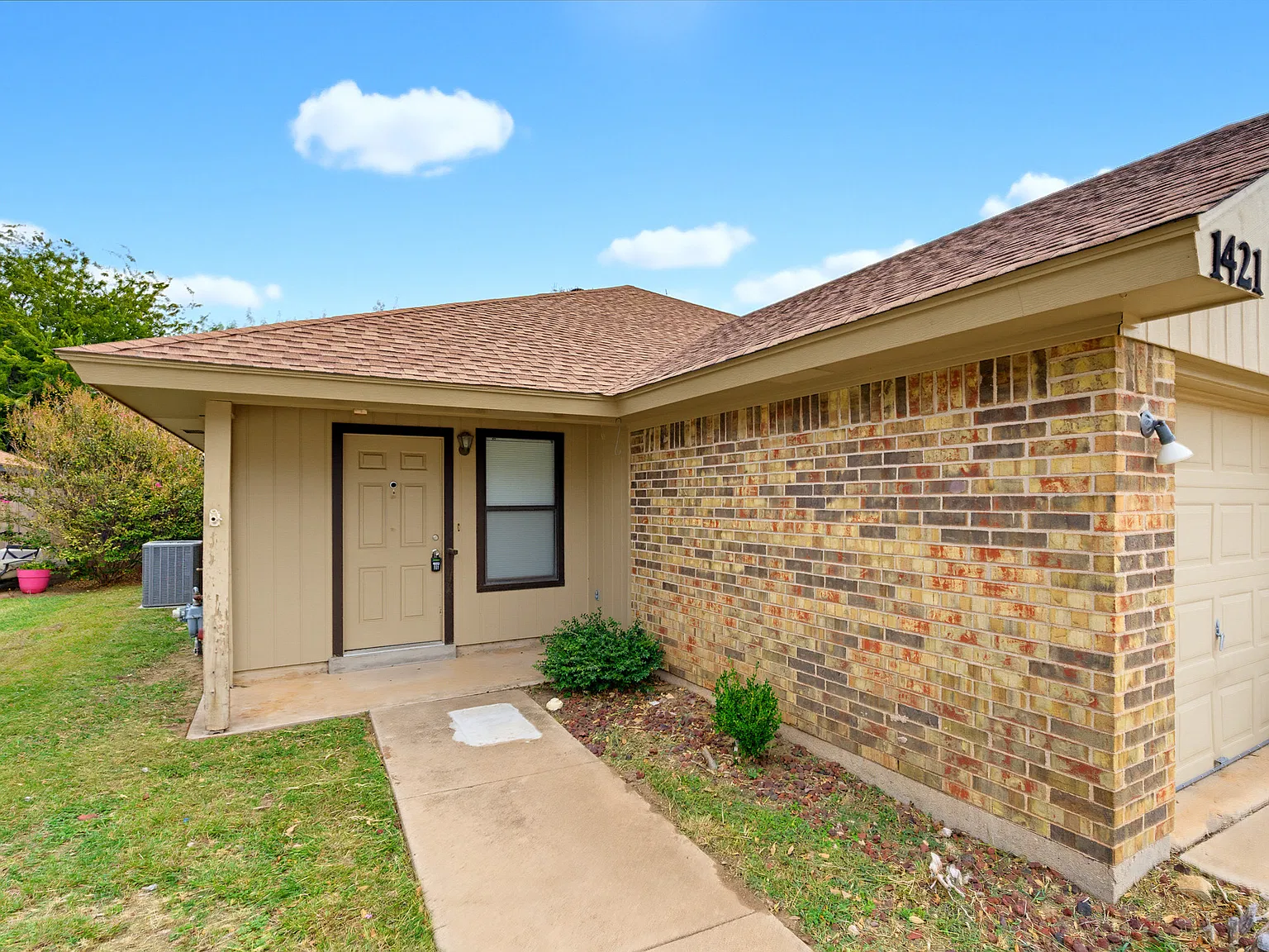 2 bed, 1104 sqft, $2,200 — Photo 3