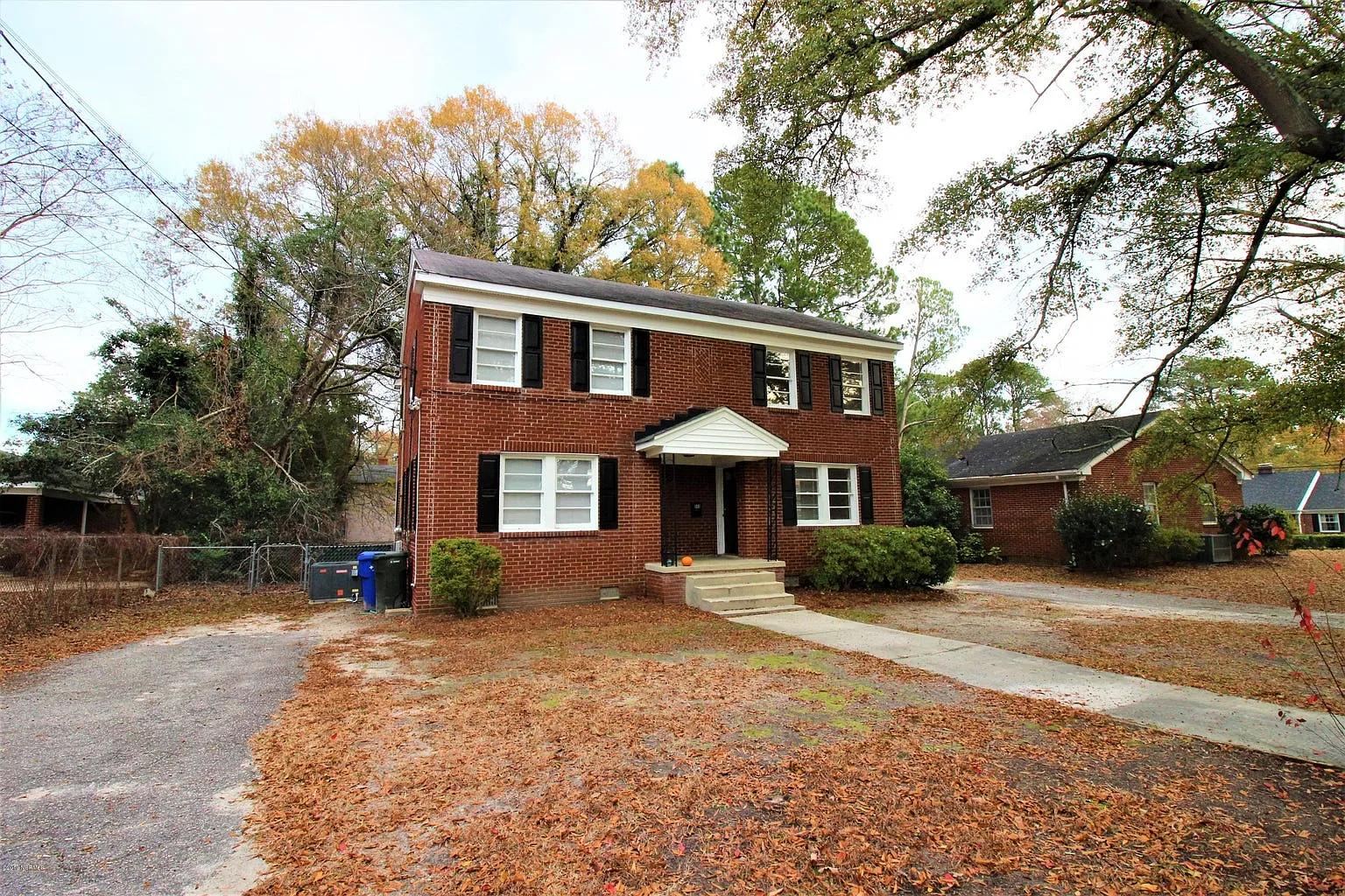 3 bed, 1250 sqft, $1,300 — Photo 2