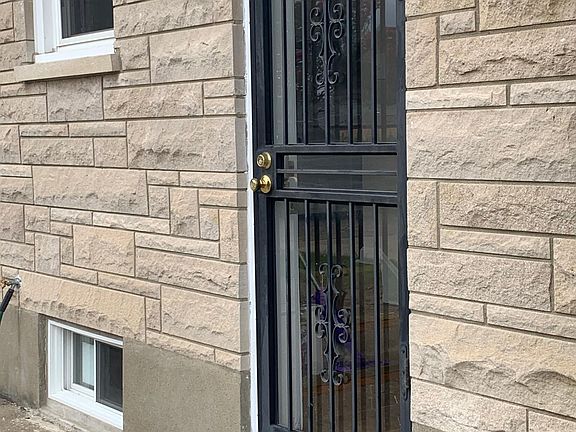 Side door off driveway to kitchen & lower level