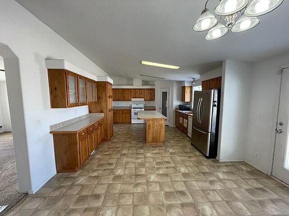 4th image of 1637 E Midvalley Rd