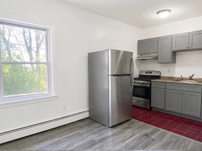 50 Walnut St #6 — Photo 1