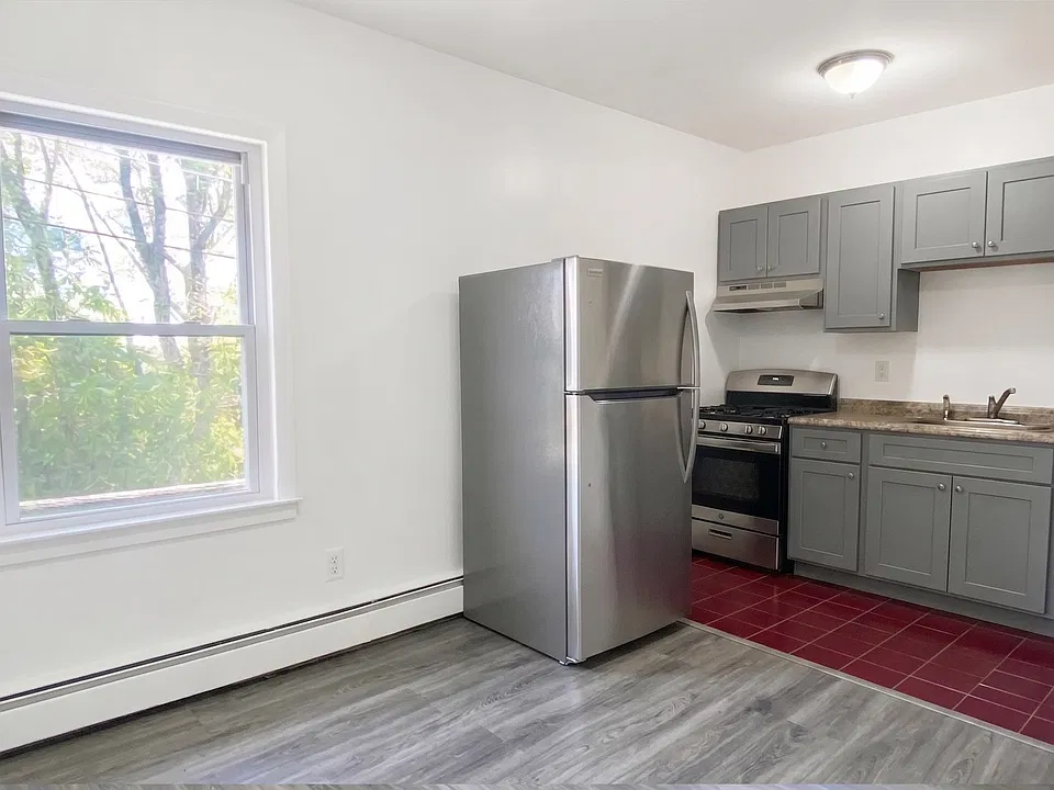 50 Walnut St #6