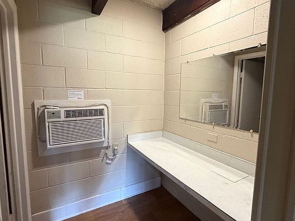 4th image of 224 W Main St #2