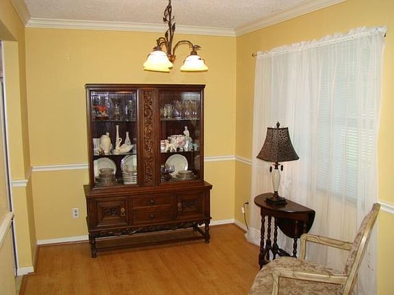 4th image of 3130 Westmont Dr