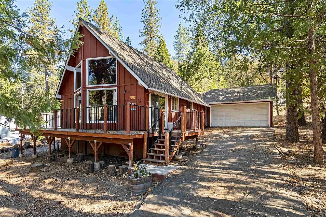 21759 Crystal Falls Dr photo 1