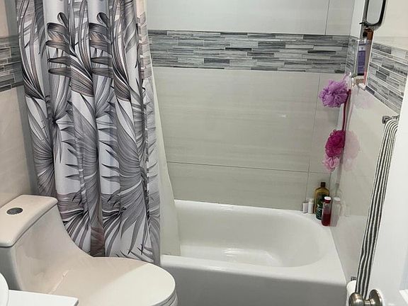 4th image of 896 SW 9th Street Cir APT 9