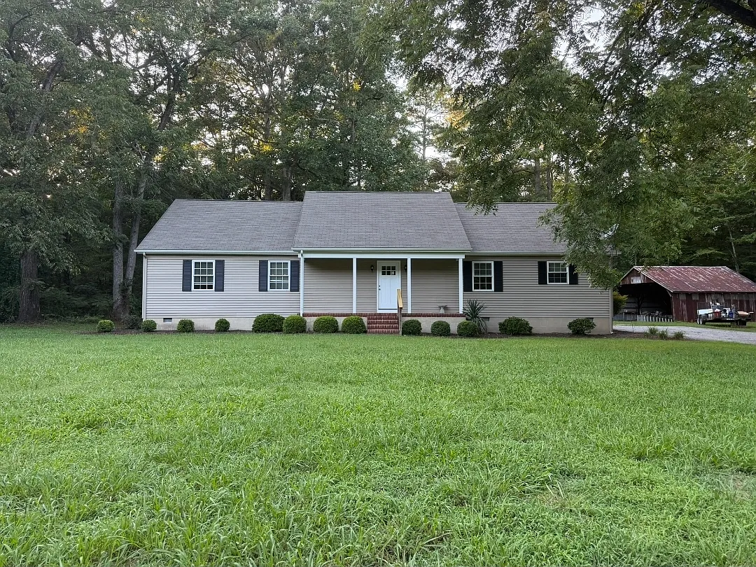 4 bed, 2900 sqft, $2,500 — Photo 1