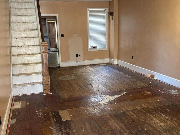 2nd image of 1210 Oak St
