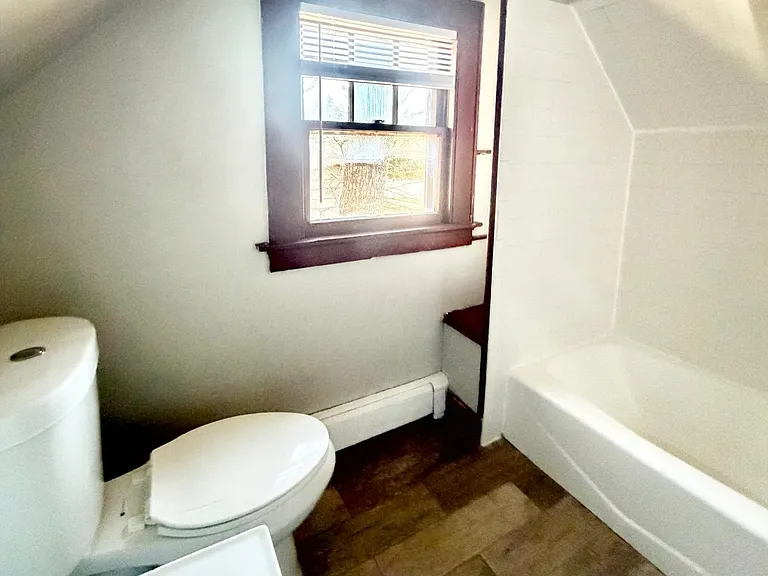 235 Foxon Rd #3 — Photo 8
