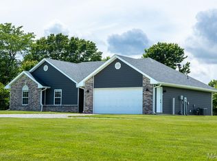 10201 N Flamingo Ct, Hallsville, MO 65255