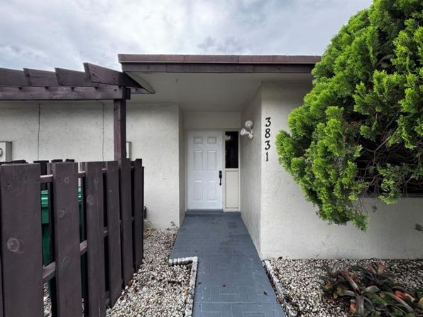 3831 SW 69th Ave